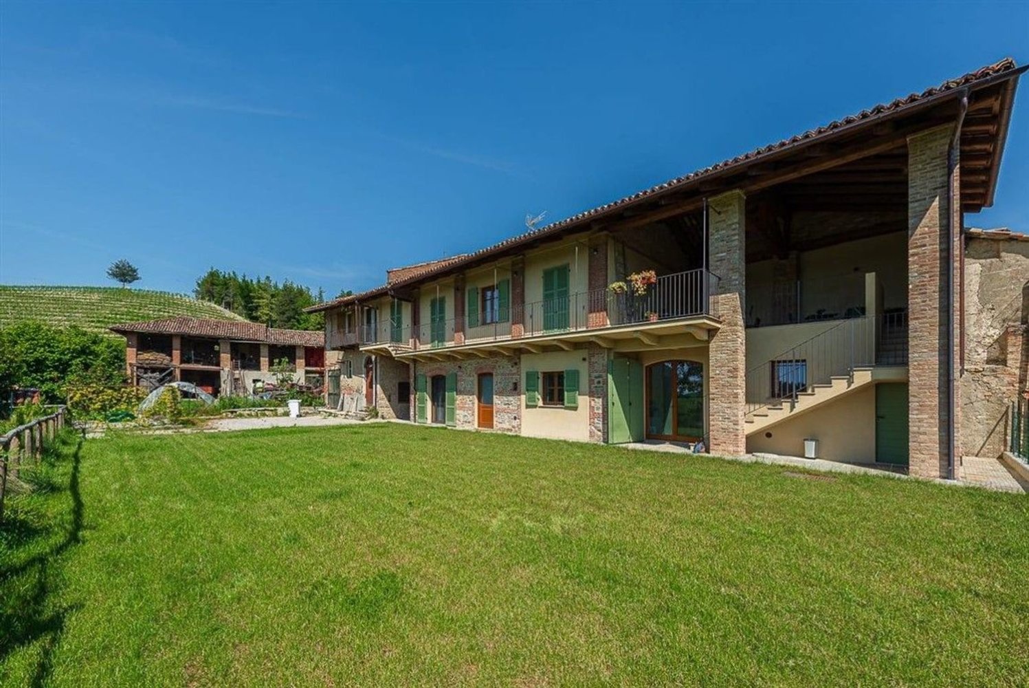 16غرفة منزل في Monforte d'Alba, Italy رقم 25177