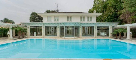 9 bedrooms Villa in Magnago, Italy No. 347636 3