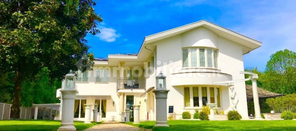 9 bedrooms Villa in Magnago, Italy No. 347636 2