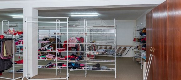 Propriété commerciale à Quiaios, Portugal 395m² No. 66127 38