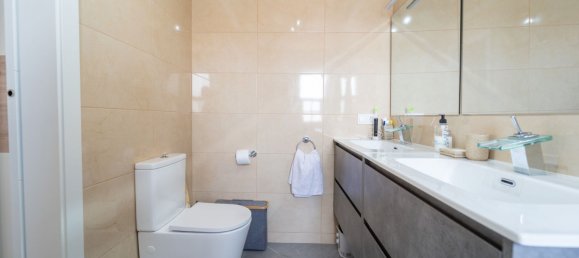 4 bedrooms Villa in Fuengirola, Spain No. 146390 22