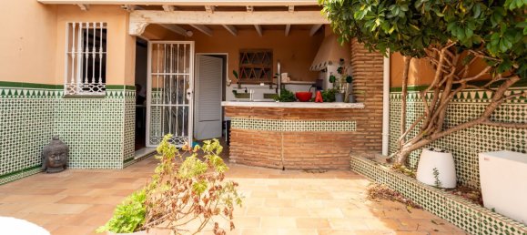4 bedrooms Villa in Fuengirola, Spain No. 146390 3
