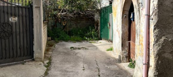 Дом с 4 комнатами в Фальчано дель Массико, Италия № 161158 9