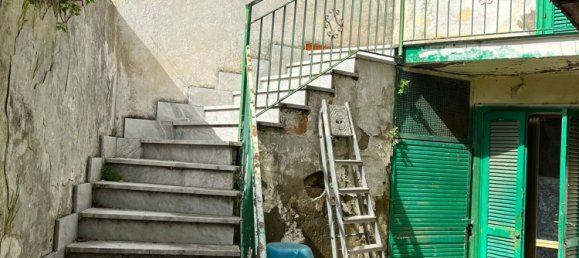 Дом с 4 комнатами в Фальчано дель Массико, Италия № 161158 7