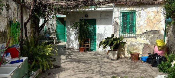 Дом с 4 комнатами в Фальчано дель Массико, Италия № 161158 12