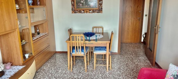 2-salle Appartement à Vimodrone, Italy No. 228039 11