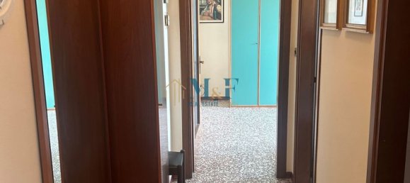 2-salle Appartement à Vimodrone, Italy No. 228039 12