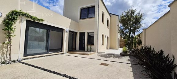 3 Schlafzimmer Haus in Colombes, France, Nr. 172953 2