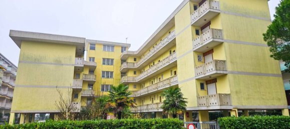 Apartamento de 2 dormitorios en San Michele al Tagliamento, Italy No. 143978 30