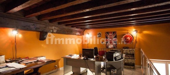 3 bedrooms Apartment in Lucca, Italy No. 11968 2