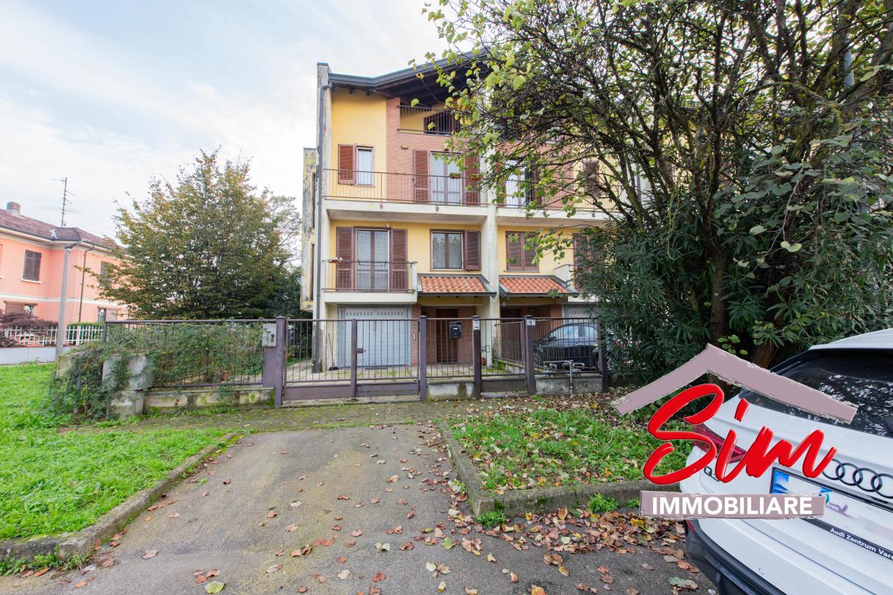 6 rooms Villa in Galliate, Italy No. 237757