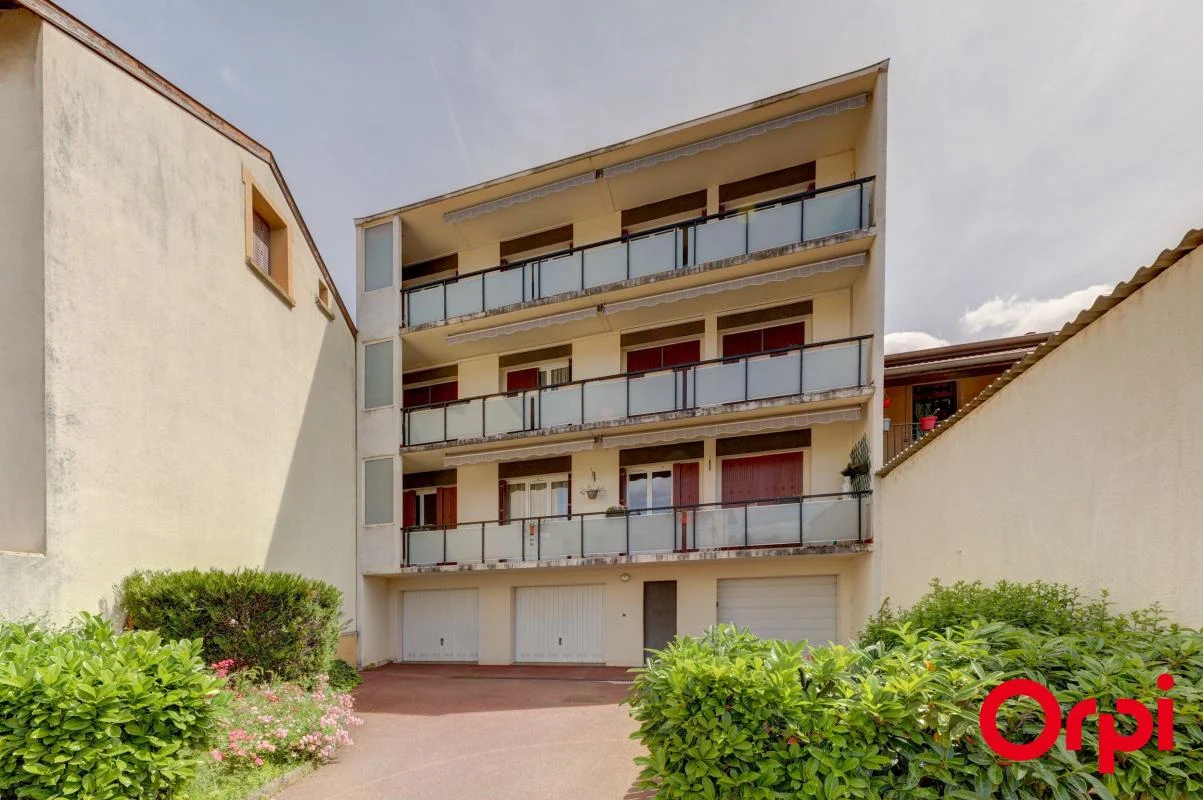 Apartamento de 3 dormitorios en Venissieux, France No. 351101