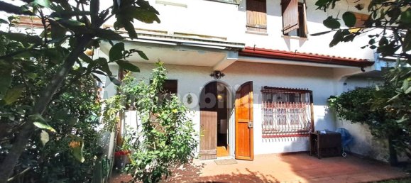 2 bedrooms House in Massa, Italy No. 263747 2