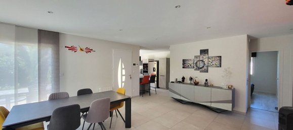 Casa de 3 dormitorios en Rhone, France No. 317063 5