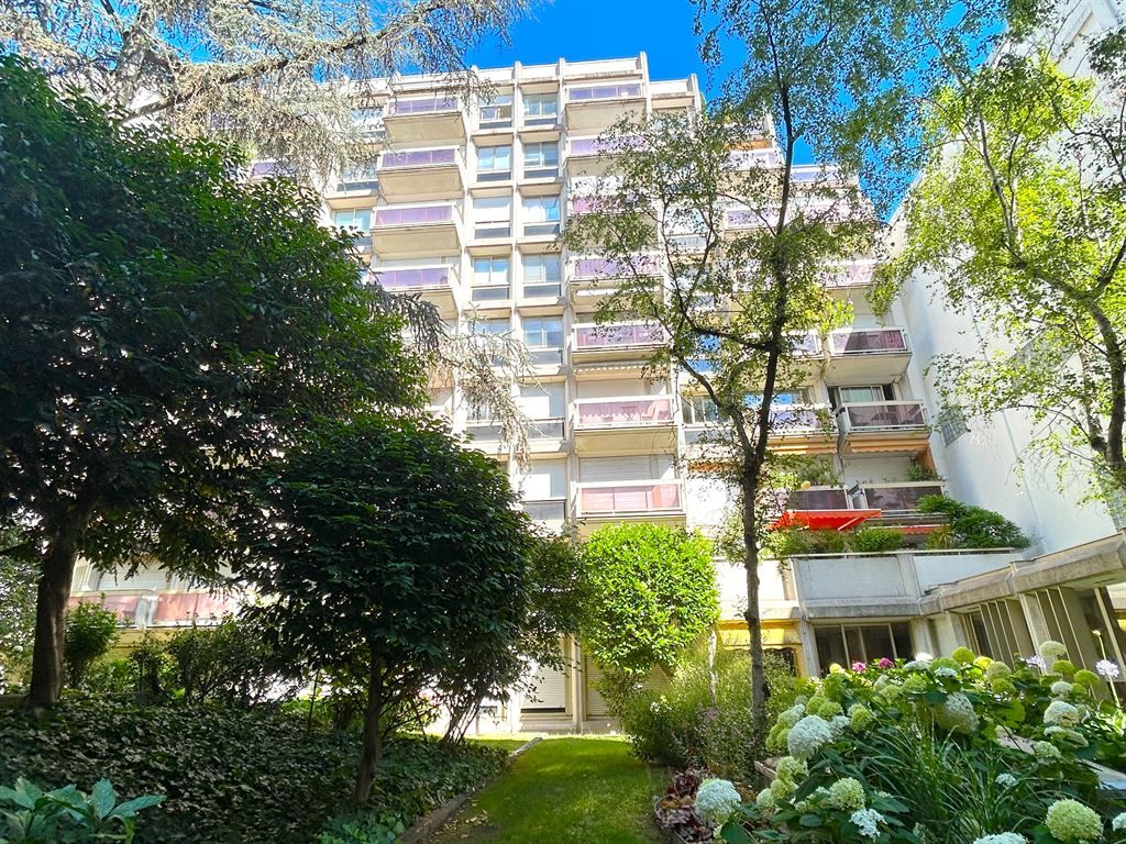 Квартира с 3 спальнями в Париж, Франция № 184805