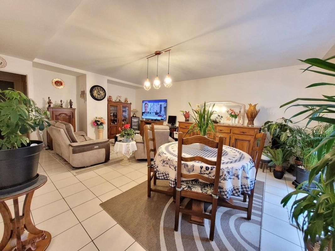 2 chambres Appartement à Goussainville, France No. 162068