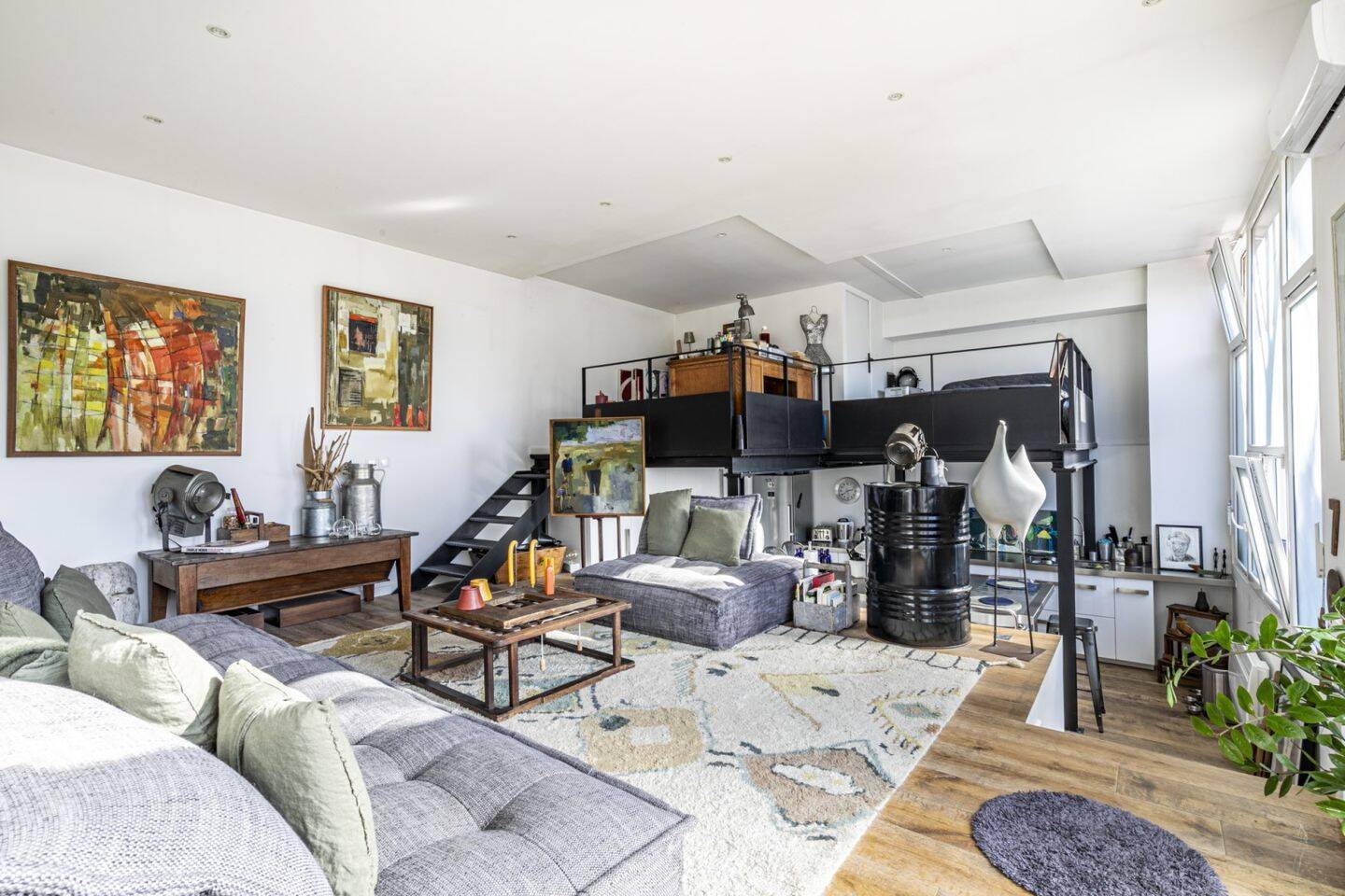 2 chambres Appartement à Courbevoie, France No. 135273