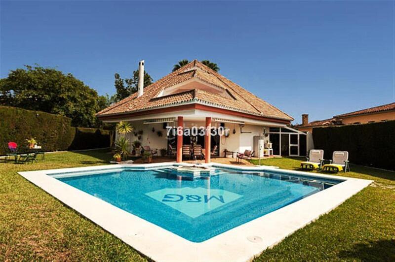 Villa T5 em Estepona, Spain N.º 118892