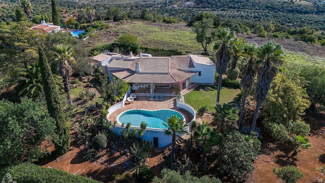 Villa de 3 dormitorios en Mexilhoeira Grande, Portugal No. 34160