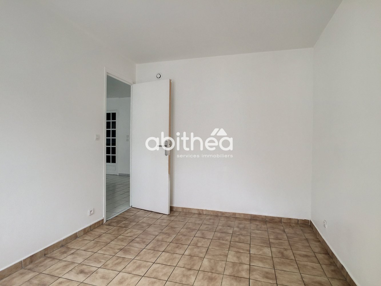 Apartamento de 2 dormitorios en Choisy-le-Roi, France No. 174003