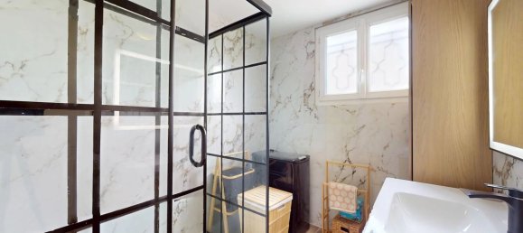 3 bedrooms House in Montfermeil, France No. 329546 11