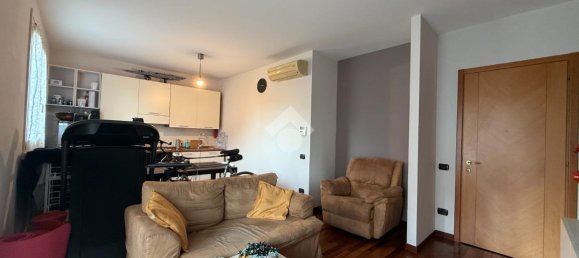 2-salle Appartement à Sarnico, Italy No. 32919 6