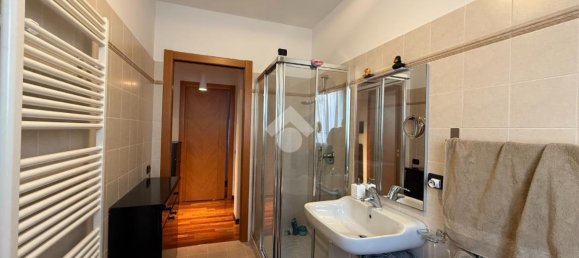 2-salle Appartement à Sarnico, Italy No. 32919 38