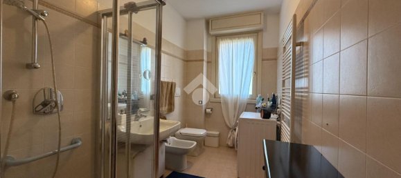 2-salle Appartement à Sarnico, Italy No. 32919 35