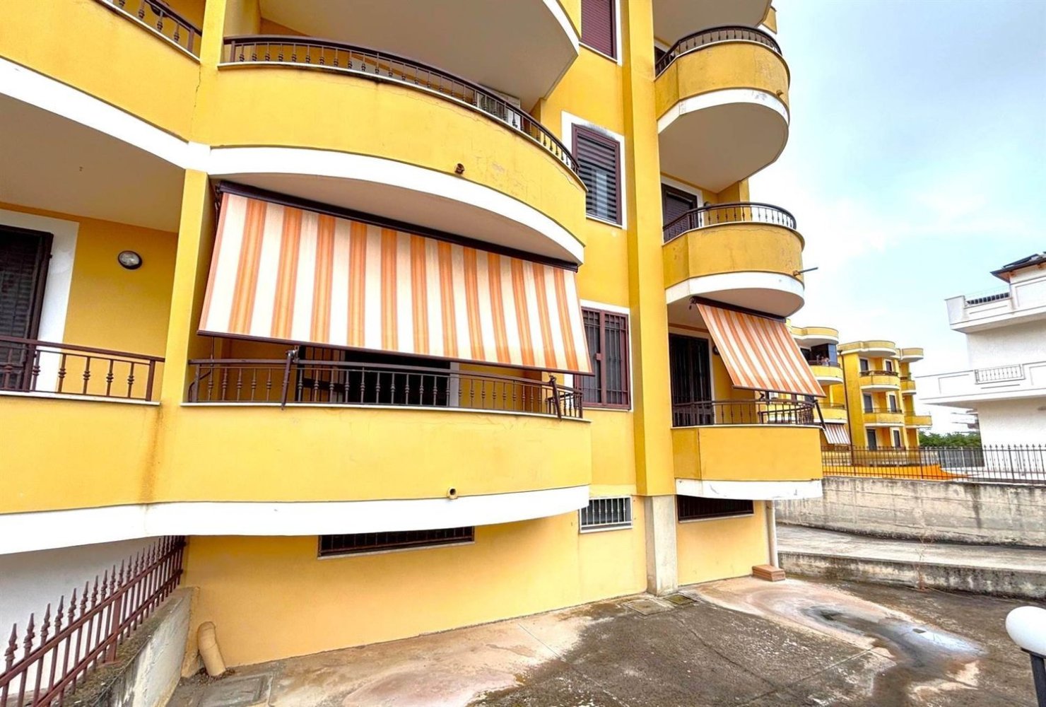 4 rooms Apartment in Mondragone, Italy No. 268941