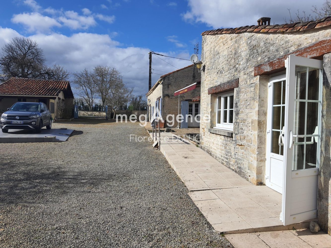 9 Schlafzimmer Haus in Romazieres, France, Nr. 102193