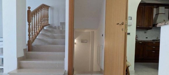 Дом с 9 комнатами в Сан Сальво, Италия № 27661 2