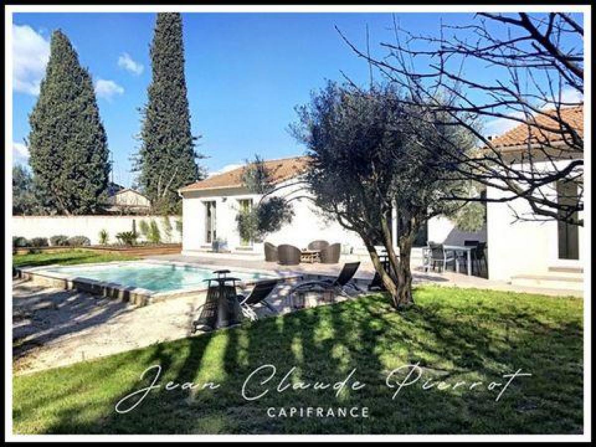 4 bedrooms House in Garons, France No. 24266