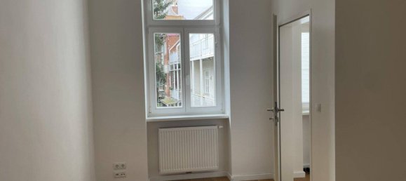 2 rooms Apartment in Hernals, Austria No. 170319 2