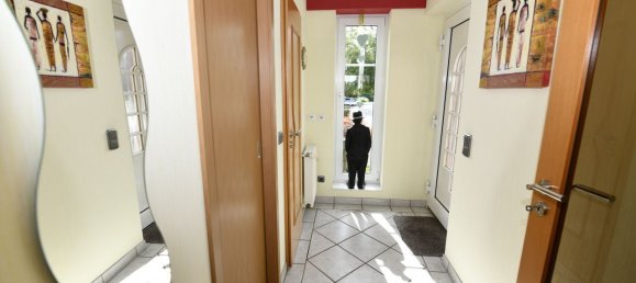 5 rooms Townhouse in Oberhausen, Germany No. 219359 2