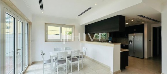 5 Schlafzimmer Villa in Umm Suqeim, UAE, Nr. 28133 3