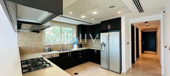 5 Schlafzimmer Villa in Umm Suqeim, UAE, Nr. 28133 4