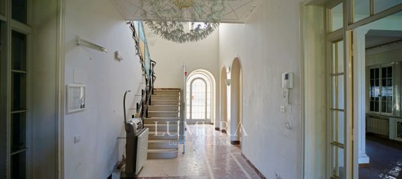 12 rooms Villa in Lucca, Italy No. 145984 10