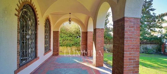 12 rooms Villa in Lucca, Italy No. 145984 3