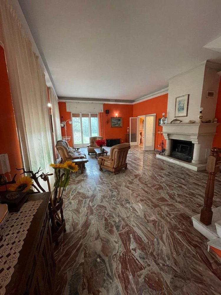 16-Zimmer Villa in Terracina, Italy, Nr. 136828