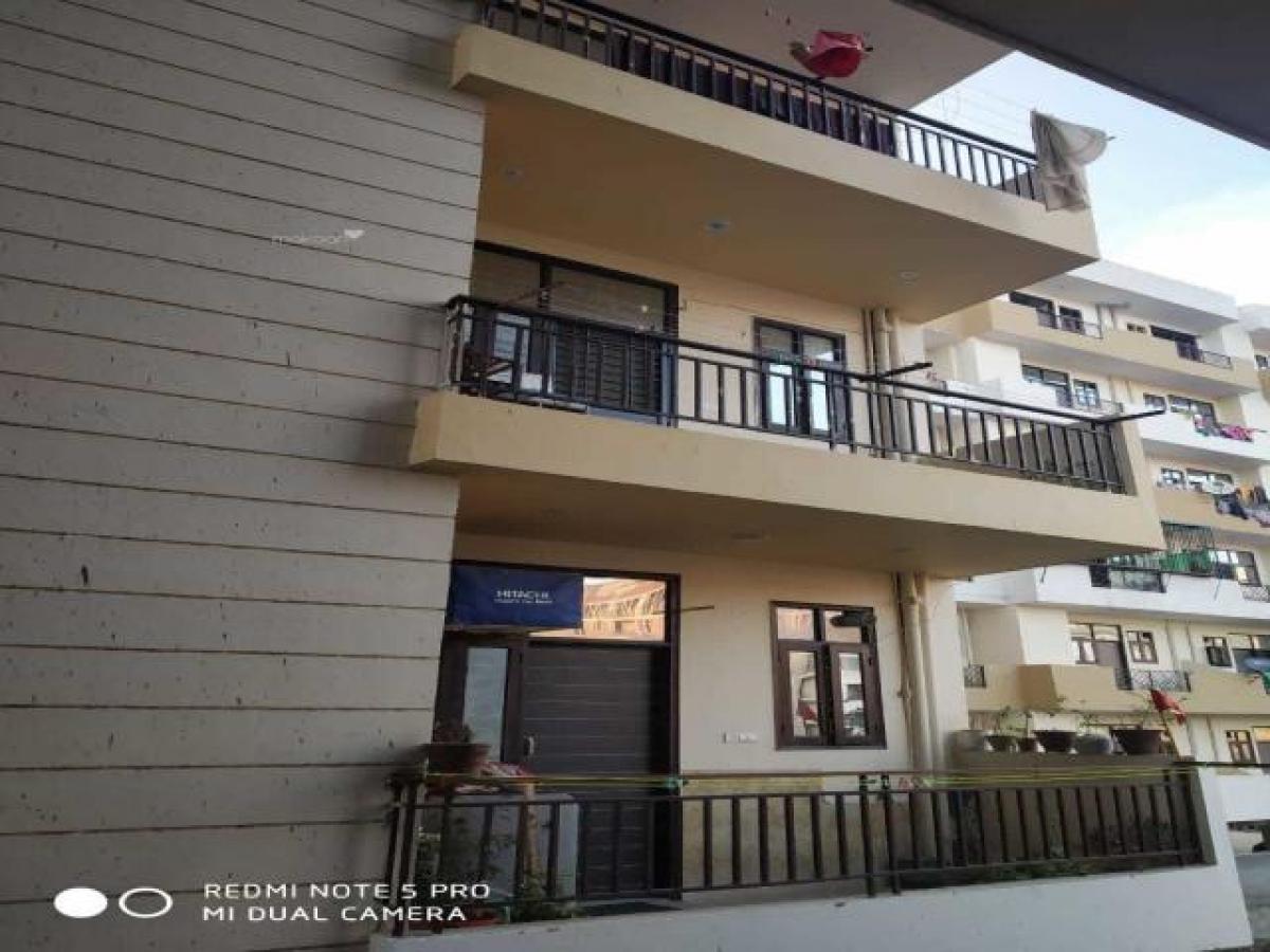 Casa T2 em Noida, India N.º 65072