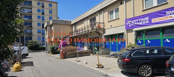 1050m² Commercial property in Brescia, Italy No. 329829 4