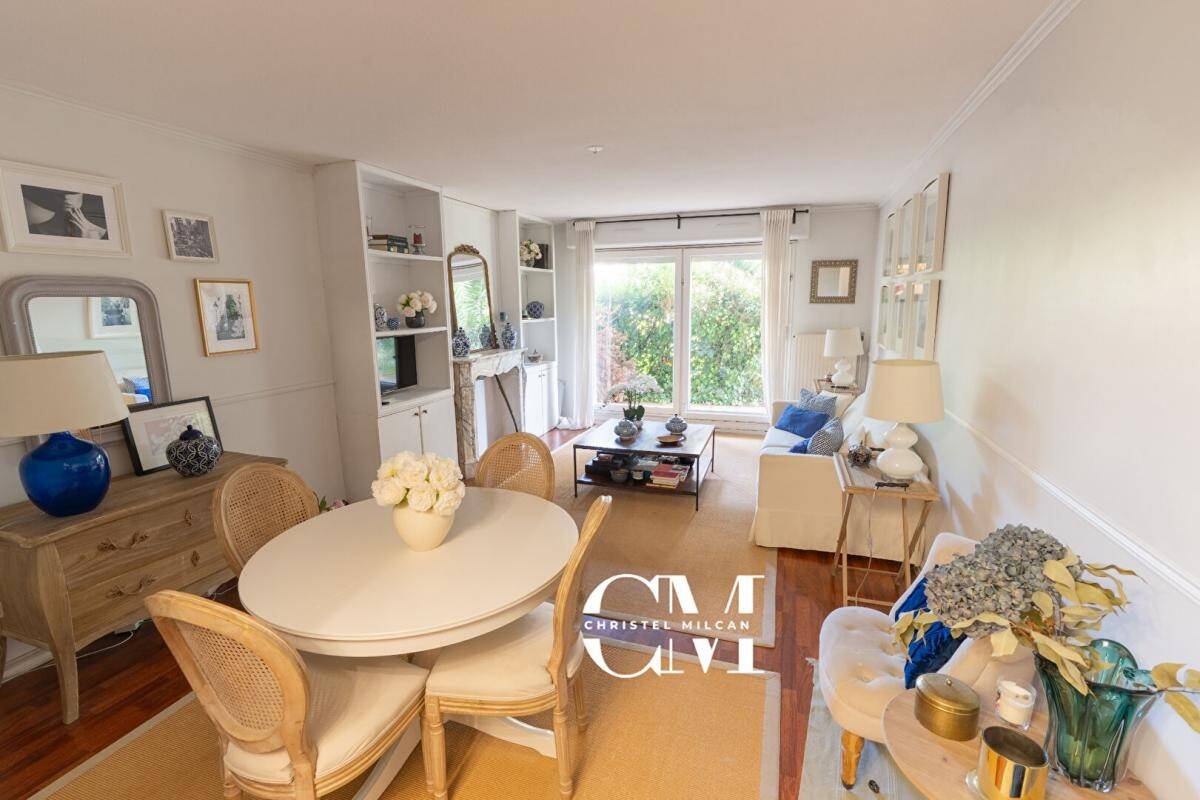 3 bedrooms Apartment in Bordeaux, France No. 318923