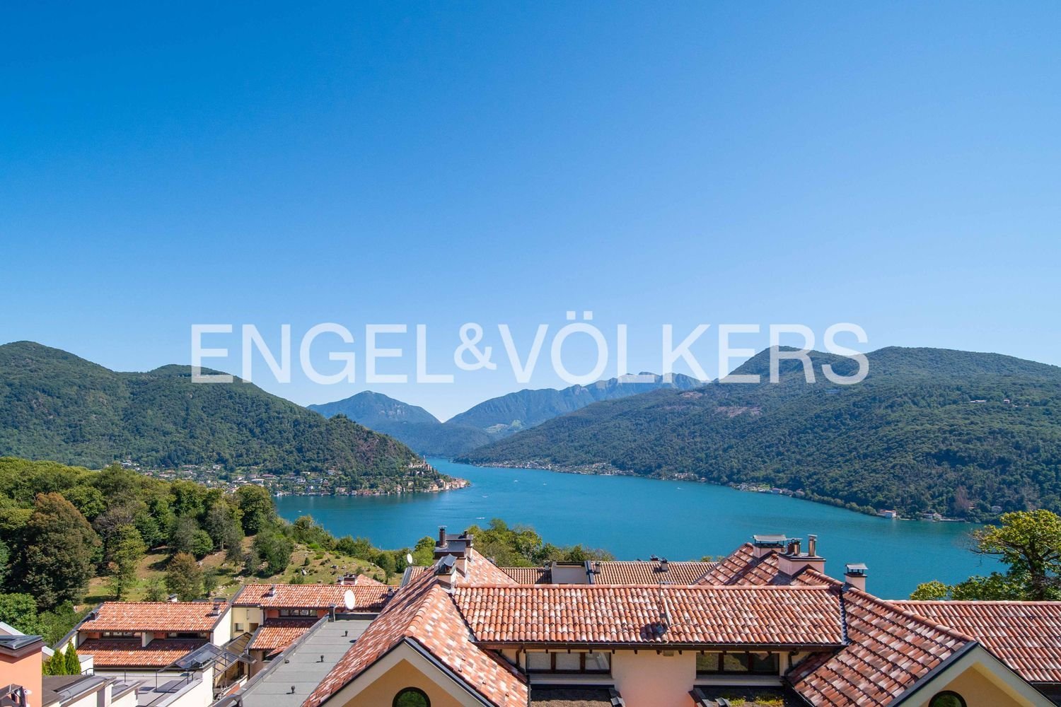 2 bedrooms Apartment in Cuasso al Monte, Italy No. 372595