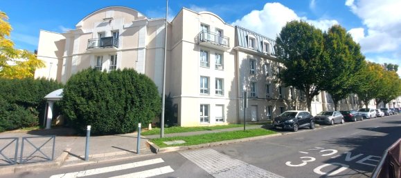 Studio in Cergy, France No. 166624 4