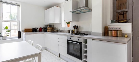 2 bedrooms Apartment in London, United Kingdom No. 12598 5