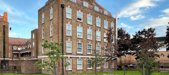 2 bedrooms Apartment in London, United Kingdom No. 12598 2