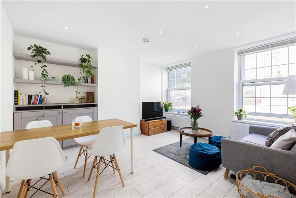 2 bedrooms Apartment in London, United Kingdom No. 12598