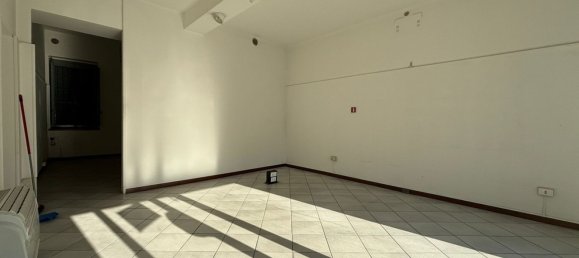 55m² Office in Rivolta d'Adda, Italy No. 176224 4