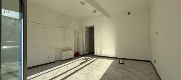 55m² Office in Rivolta d'Adda, Italy No. 176224 8