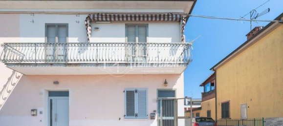 3 bedrooms House in Forlì, Italy No. 290903 2